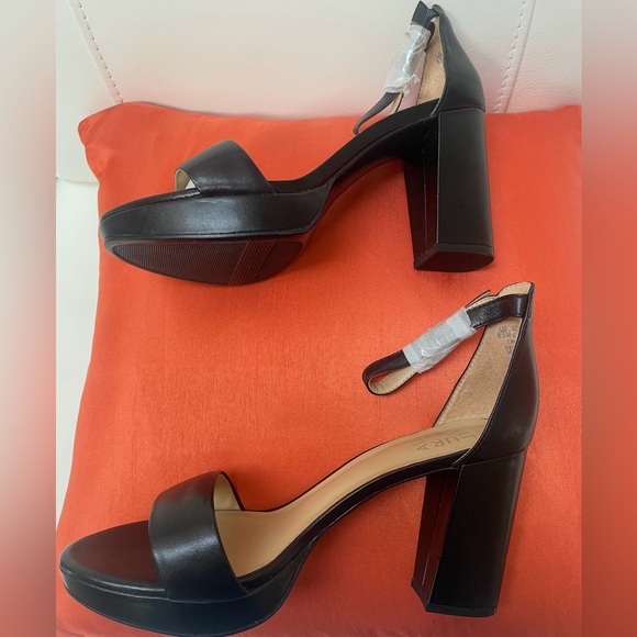 Naturalizer women Black Ankle Strap Heels. Size 8-1/2 - Picture 6 of 9